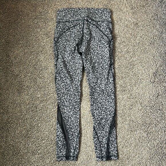 Lululemon Women’s Invigorate 7/8 Tight Daisy Dust Alpine White/Black Size 6 - Picture 7 of 8